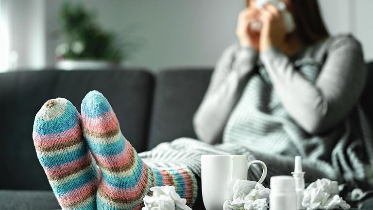 Viele Corona-Infektionen beschränken sich auf Symptome wie Husten, Schnupfen oder Halsweh. Doch was muss man tun, wenn man einen positiven Corona-Test bekommen hat? Viele Corona-Infektionen beschränken sich auf Symptome wie Husten, Schnupfen oder Halsweh. Doch was muss man tun, wenn man einen positiven Corona-Test bekommen hat?
