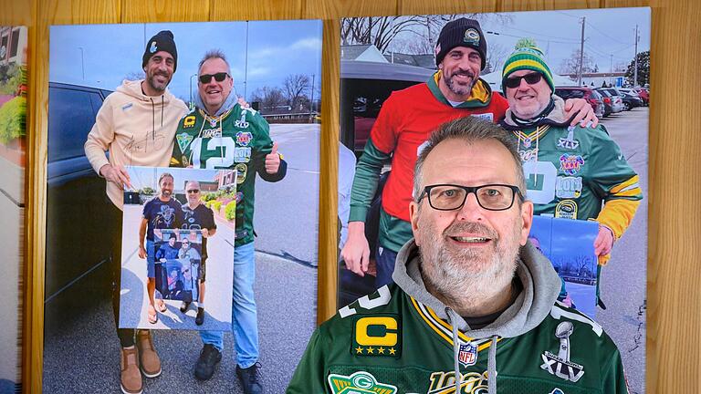 In Kraus' Büro hängen Bilder von ihm und Quarterback Aaron Rodgers.