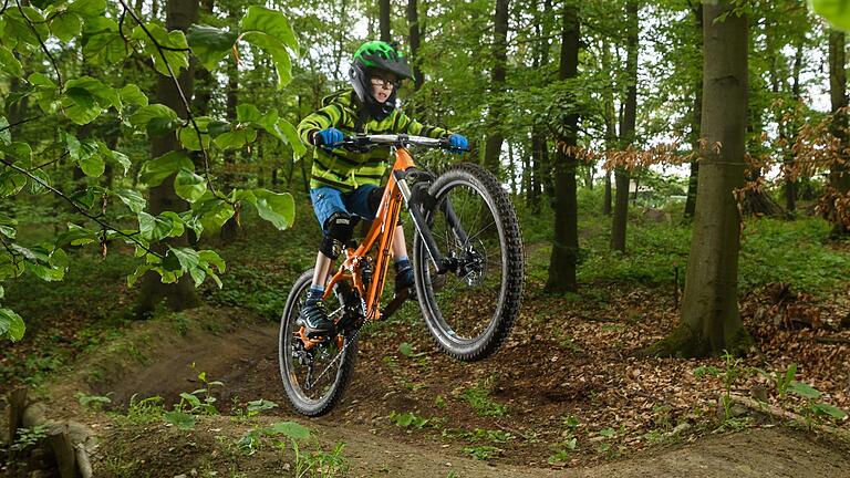 Auch die jüngsten Mountainbiker fahren den neuen Flowtrail in Eibelstadt schon sehr souverän.