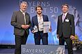 Der Textilhersteller P.A.C. aus Schweinfurt wurde mit dem Preis „Bayerns Best 50“ ausgezeichnet. Im Bild von links: &nbsp;Roland Weigert (Bayerischer Staatssekretär für Wirtschaft, Landesentwicklung und Energie), Lukas Weimann (Geschäftsführer P.A.C. GmbH) und Marcus von Goldacker (Mazars) von der Jury während der Preisverleihung.