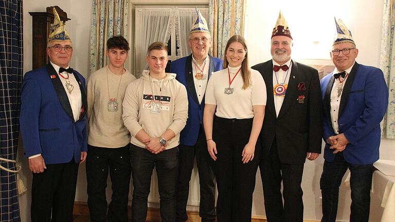 Das Foto zeigt (von links) Michael Schecher, Jakob Franz, Daniel Feicht, Franz-Wilhelm Weis, Julia Schmitt, Siggi Schnellbach und Arno Schmitt.&nbsp;
