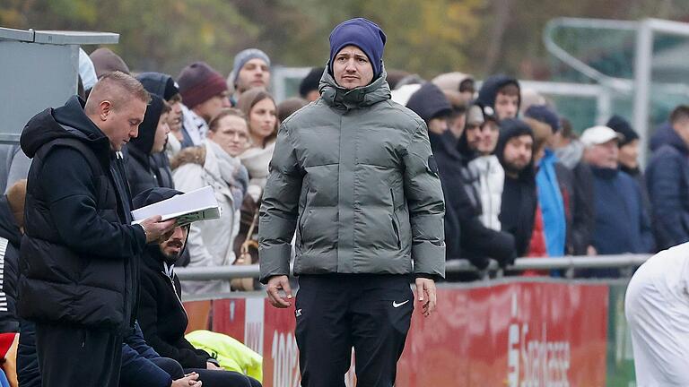 Fußball-Bayernligist TSV Karlburg um Trainer Markus Köhler (Archivbild) hat das für Samstag geplante Heimspiel gegen Fortuna Regensburg abgesagt. Fußball-Bayernligist TSV Karlburg um Trainer Markus Köhler (Archivbild) hat das für Samstag geplante Heimspiel gegen Fortuna Regensburg abgesagt.