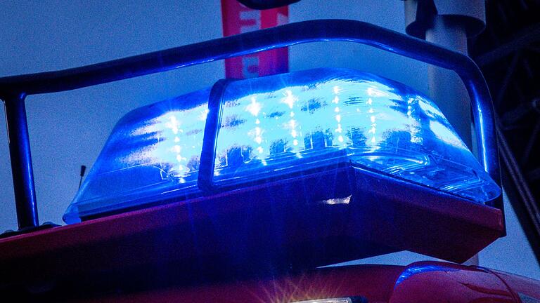 Feuerwehren in Mecklenburg-Vorpommern       -  In der Nacht müssen die Feuerwehrleute gleich mehrfach ausrücken. Nun ermittelt die Polizei. (Symbolbild)