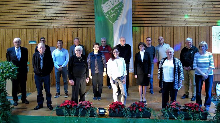 Auf dem Bild (von links): Peter Wenzel (Ehrenvorsitzender), Bernhard Druckenbrod (50 Jahre), Martin Madei (Vorstand Sport), Jürgen Woelki (40 Jahre), Gerhard Röll (40 Jahre), Bernd Limbacher (40 Jahre), Christine Bock (25 Jahre), Josef Karg (40 Jahre), Monika Engel (25 Jahre), Gerhard Engert (Vorstand Finanzen), Bürgermeisterin Bettina Bärmann, Thomas Druckenbrod (25 Jahre), Armin Holzmann (40 Jahre), Gertrud Jäth (50 Jahre), Klaus Theobald (Vorstand Anlagen), Vera Holzmann (40 Jahre) Auf dem Bild (von links): Peter Wenzel (Ehrenvorsitzender), Bernhard Druckenbrod (50 Jahre), Martin Madei (Vorstand Sport), Jürgen Woelki (40 Jahre), Gerhard Röll (40 Jahre), Bernd Limbacher (40 Jahre), Christine Bock (25 Jahre), Josef Karg (40 Jahre), Monika Engel (25 Jahre), Gerhard Engert (Vorstand Finanzen), Bürgermeisterin Bettina Bärmann, Thomas Druckenbrod (25 Jahre), Armin Holzmann (40 Jahre), Gertrud Jäth (50 Jahre), Klaus Theobald (Vorstand Anlagen), Vera Holzmann (40 Jahre)