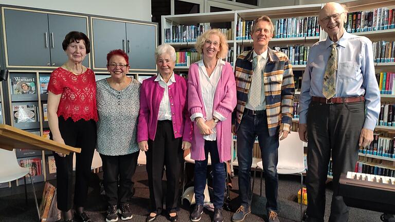 Auf dem Foto Barbara Zang, Hildegard Saukel, Jutta Valentini-Sasse, Kirsten Hummel, Christoph Zang-Rom und Prof. Eberhard Buschmann.