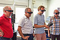 Dekan Professor Dr. Peter Meyer (li.) sowie die beiden Mitarbeiter Florian Schuster (2. von re.) und Josef Zenker (re.) zeigten dem Abgeordneten Paul Knoblach Möglichkeiten der virtuellen und erweiterten Realität an Beispielen sowie in einer Anwendung auf.