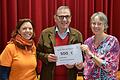 Auf dem Foto (von links): Helma Schug, 1. Vorsitzende Weltladen Wiesentheid, Wolfgang Engert, 1. Vorsitzender Hospizverein Würzburg, Rita Geyer-Schneider, 1. Vorsitzende des KDFB Wiesentheid.