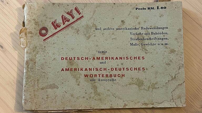 Unterstützt bei Verständigungsproblemen: Ein deutsch-amerikanisch und amerikanisch-deutsches Wörterbuch von 1945. Unterstützt bei Verständigungsproblemen: Ein deutsch-amerikanisch und amerikanisch-deutsches Wörterbuch von 1945.