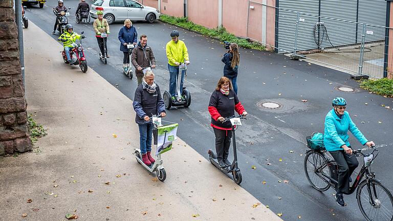 Erlaubt waren alle rein elektrobetriebenen Fahrzeuge wie E-Autos, E-Bikes, Pedelecs oder E-Scooter. Erlaubt waren alle rein elektrobetriebenen Fahrzeuge wie E-Autos, E-Bikes, Pedelecs oder E-Scooter.
