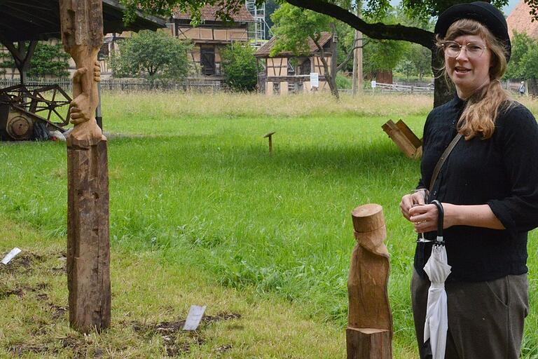 'Zahnpastatube' bezeichnet Maria Boldt ihr Kunstwerk. Sie zeigt damit künstlerisch einen 'leeren Körper'.