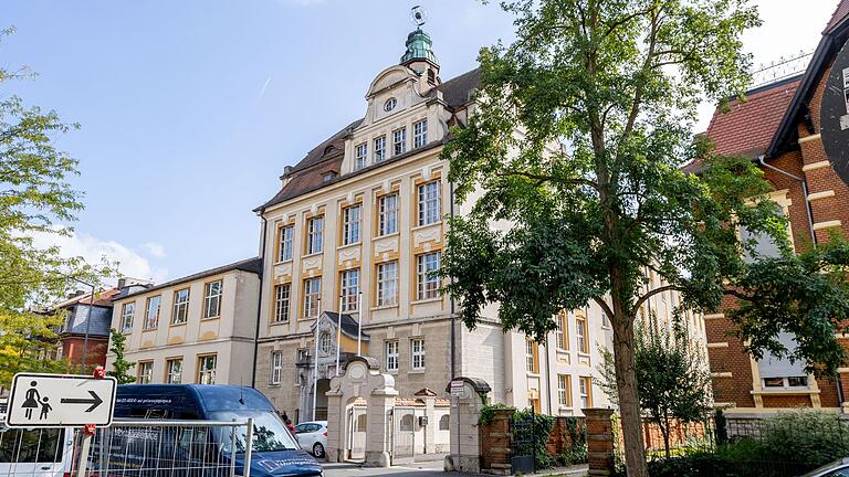 Unter anderem an der Fanny-Koenig-Grundschule in der Zellerau sind Brandschutzmaßnahmen im kommenden Jahr geplant. Unter anderem an der Fanny-Koenig-Grundschule in der Zellerau sind Brandschutzmaßnahmen im kommenden Jahr geplant.
