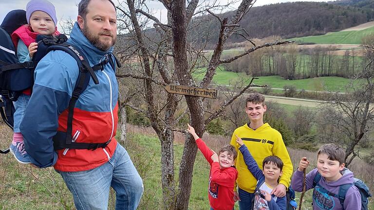Begeisterte Wandermäuse unterwegs auf dem Uhrmacherweg. Begeisterte Wandermäuse unterwegs auf dem Uhrmacherweg.