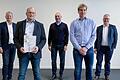 Seit Jahrzehnten der Firma treu sind Klaus Eckert (40 Jahre bei Schleunung, mit Urkunde) und Andreas Walter (30 Jahre, Zweiter von rechts).&nbsp;Geschäftsführer Harald Wolfbauer (links), Geschäftsführender Gesellschafter Christoph Schleunung (Mitte) und Geschäftsführer Ulrich Stetter gratulierten.