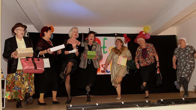 Das „Schachtelballett“ des Frauenkreises