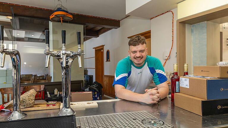 Der Umbau läuft auf Hochtouren und das neue Restaurant 'Velvet Waller' wird voraussichtlich Anfang Juli seine Türen öffnen. Ein Besuch vor Ort mit dem Inhaber Kalle Reininger. Der Umbau läuft auf Hochtouren und das neue Restaurant 'Velvet Waller' wird voraussichtlich Anfang Juli seine Türen öffnen. Ein Besuch vor Ort mit dem Inhaber Kalle Reininger. 