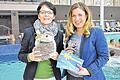 Osternester für Asylbewerberkinder: Heidi Vogel (links), Main-Post-Vertrieb, und Franziska Johst, Leiterin Marketing Wonnemar Marktheidenfeld, stellen die gemeinsame Aktion vor.