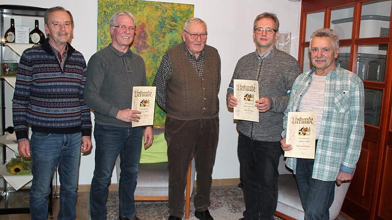 Ehrung der Vereinsmeister 2019 beim KTZV Ostheim (von links): Erich Sternberger (Zuchtwart Kaninchen), Detlev Berkes (1. Vorsitzender und Vereinsmeister Tauben), Manfred Steube (Bundesehrenmeister), Harald Claus (Vereinsmeister Kaninchen) und Eberhard Schorr (Zuchtwart und Vereinsmeister Geflügel). Ehrung der Vereinsmeister 2019 beim KTZV Ostheim (von links): Erich Sternberger (Zuchtwart Kaninchen), Detlev Berkes (1. Vorsitzender und Vereinsmeister Tauben), Manfred Steube (Bundesehrenmeister), Harald Claus (Vereinsmeister Kaninchen) und Eberhard Schorr (Zuchtwart und Vereinsmeister Geflügel).