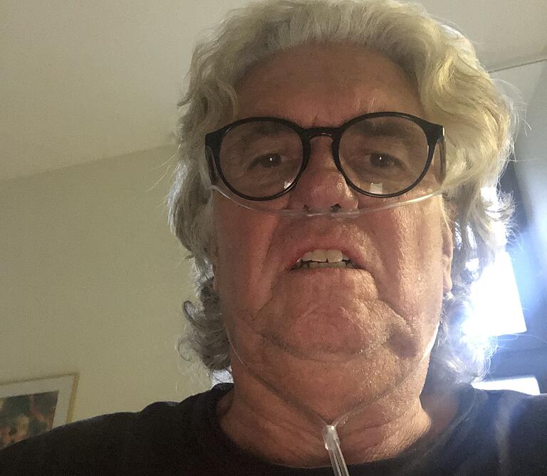 Uwe Dolata mit einem Sauerstoffschlauch in der Nase. Uwe Dolata mit einem Sauerstoffschlauch in der Nase. 
