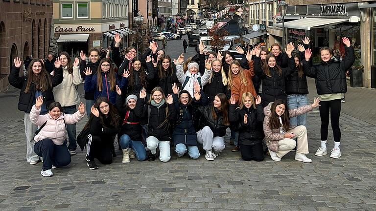 Schülerinnen der Mädchenrealschule Volkach. Schülerinnen der Mädchenrealschule Volkach.