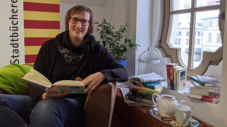 Isabel Beil, Mitarbeiterin der Stadtbücherei und zuständig für die Belletristik, freut sich auf den literarischen Austausch im Literaturcafé. Isabel Beil, Mitarbeiterin der Stadtbücherei und zuständig für die Belletristik, freut sich auf den literarischen Austausch im Literaturcafé.