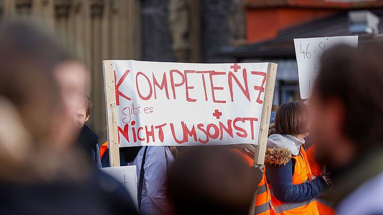 Ab 15. Januar ruft der Marburger Bund Ärztinnen und Ärzte an kommunalen Kliniken zum Streik auf. Vorerst drei Tage lang soll der Ausstand dauern (Symbolbild). Ab 15. Januar ruft der Marburger Bund Ärztinnen und Ärzte an kommunalen Kliniken zum Streik auf. Vorerst drei Tage lang soll der Ausstand dauern (Symbolbild).