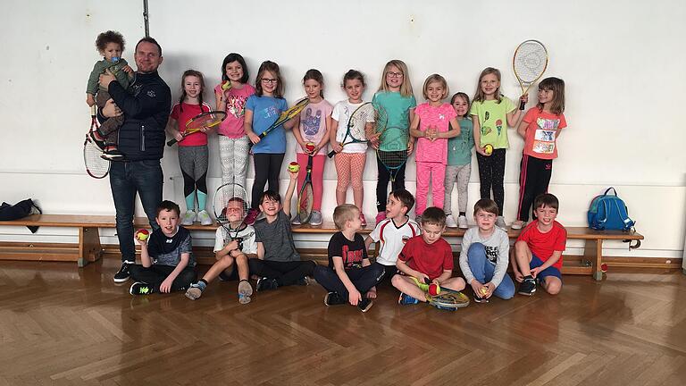 Tennis in der Grundschule.