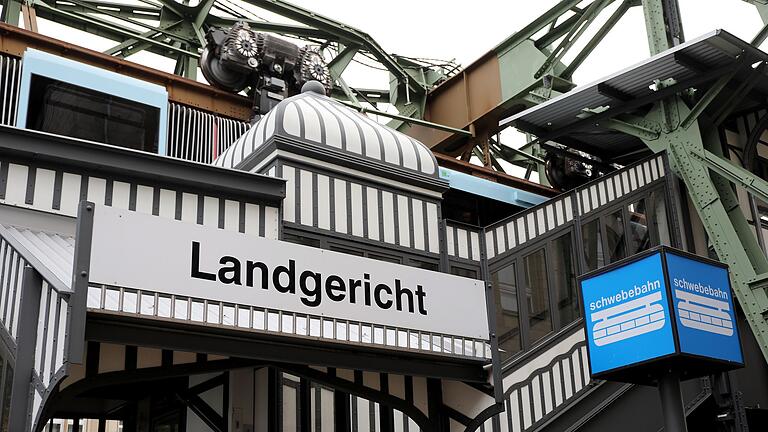 Landgericht Wuppertal       -  Im Prozess um eine getötete Stewardess muss der Auftragsmörder in Haft (Foto-Illustration)