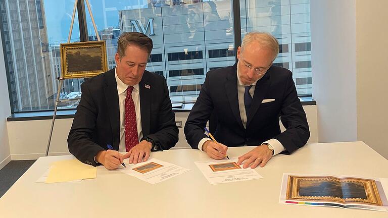Entwendetes Gemälde kommt zurück nach München       -  Bernd Ebert (rechts) soll neuer Generaldirektor der Staatlichen Kunstsammlungen Dresden werden. (Archivbild)