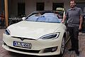 Stefan Leykamm hat in seinem Taxiunternehmen in Volkach als Erster im Landkreis ein Elektroauto in der Taxiflotte.