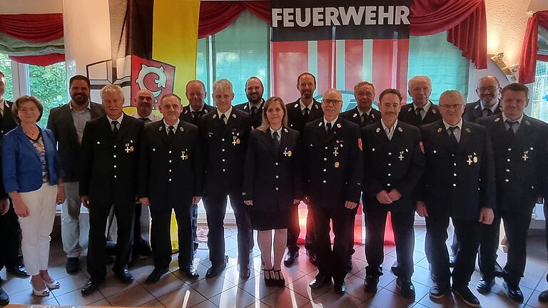 Bei der staatlichen Feuerwehrehrung in Üchtelhausen gab es Auszeichnungen für 25 und 40 Jahre aktive Dienstzeit.