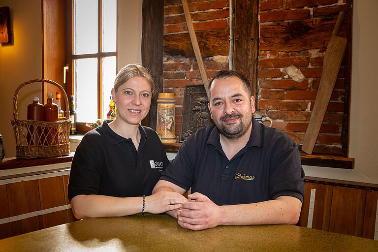 Rebecca und Rene Tierno haben in Hofheim ein Wirtshaus samt Biergarten mit fränkischem Schwerpunkt eröffnet. Rebecca und Rene Tierno haben in Hofheim ein Wirtshaus samt Biergarten mit fränkischem Schwerpunkt eröffnet.