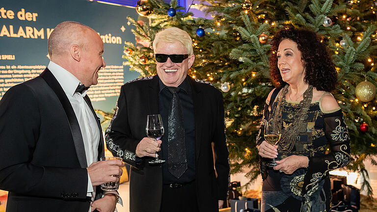 Rund 400 Menschen der Würzburger Prominenz, Sportgrößen und Ehrengäste besuchten die Premiere von 'Knight of Dreams' der Flyeralarm Kids Foundation am Samstag 16.11.24 in Würzburg. Für die musikalische Unterhaltung und Partystimmung sorgte Heino.