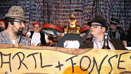 Bartl (Christian Melchior, links) und Fonser (Dominik Syka) machten sich nicht nur ihre Gedanken um das Parkproblem in der Stadt. Bartl (Christian Melchior, links) und Fonser (Dominik Syka) machten sich nicht nur ihre Gedanken um das Parkproblem in der Stadt.