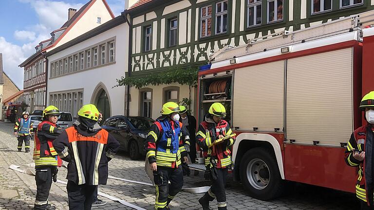 Die Feuerwehr Gerolzhofen rückte am Mittwoch aus, weil sich in der Tiefgarage in der Brunnengasse Qualm gebildet hatte. Die Feuerwehr Gerolzhofen rückte am Mittwoch aus, weil sich in der Tiefgarage in der Brunnengasse Qualm gebildet hatte.