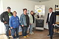 Familie Dietz hat in Bundorf einen Hofladen eröffnet (von links): Klaus Dietz, Theresa Dietz, Christiane Dietz, Julia Dietz und Bürgermeister Hubert Endres.