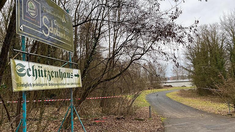 Die Zufahrt auf das 18 000 Quadratmeter große Gelände der Kitzinger Schützengesellschaft, auf dem ein privater Investor mehrgeschossige Wohnblocks plant. Die Zufahrt auf das 18 000 Quadratmeter große Gelände der Kitzinger Schützengesellschaft, auf dem ein privater Investor mehrgeschossige Wohnblocks plant.