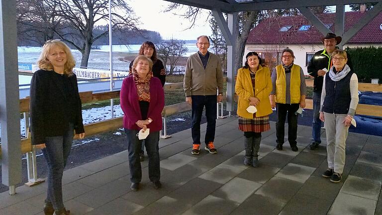 Auf dem Bild von links Andrea Stühler-Holzheimer, Petra Hegen, Antonie Posekardt, Roland Winter, Ulla Hauck, Heidrun Hückmann, Gerhard Schobig, Brigitte Kirchner.