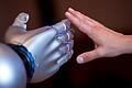 Pflegeroboter.jpeg       -  Pflege-Roboter wird man in der Zukunft wohl eher selten sehen. Die großen Innovationen in der Pflege gehen aktuell eher hin zu Apps und KI-gestützten Tools.