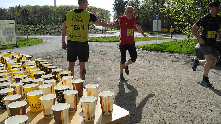 Saaletal-Marathon beim SV Ramsthal - Gleich zehn Verpflegungsstände warten auf die Läuferinnen und Läufer beim Saaletal-Marathon des SV Ramsthal. Saaletal-Marathon beim SV Ramsthal - Gleich zehn Verpflegungsstände warten auf die Läuferinnen und Läufer beim Saaletal-Marathon des SV Ramsthal.