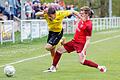 Im Vorwärtsgang: Fabio Volderauer vom TSV Eisingen legt den Ball am Rottendorfer Jannik Fischer (rechts) vorbei.