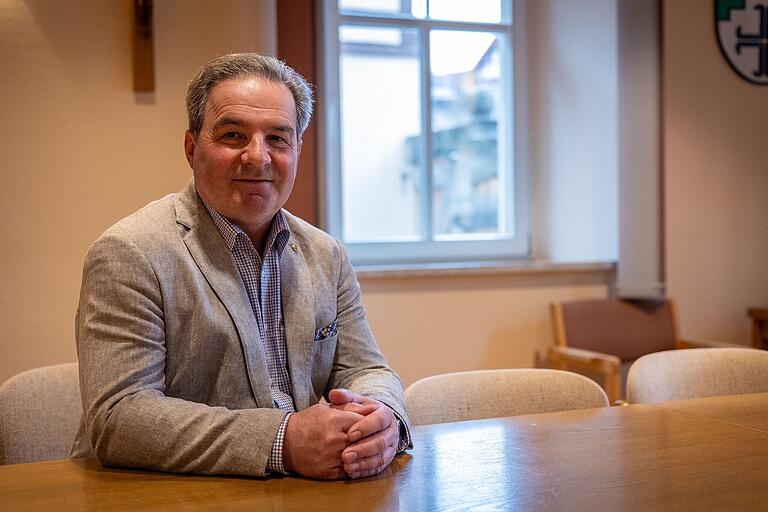 Dieter Möhring, Bürgermeister von Aidhausen, will in den kommenden Wochen die Entscheidung fällen, ob er ein weiteres Mal kandidiert. Dieter Möhring, Bürgermeister von Aidhausen, will in den kommenden Wochen die Entscheidung fällen, ob er ein weiteres Mal kandidiert.