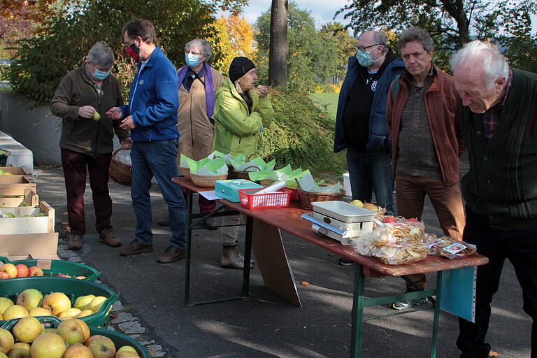 Gäste konnten auch ihr Obst von dem Pomologen Wolfgang Subal bestimmen lassen.