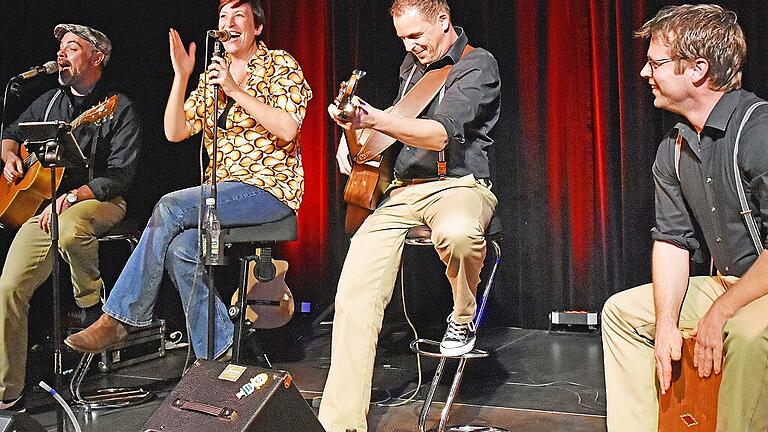 Die begeisternde und mitreißende Band „Famos“ gastiert auf Einladung des Kulturamts Haßfurt live am 31. Oktober in der Rathaushalle. Unser Bild zeigt (von links) Stephan Schmitt, Conny Morath, Tommy Kraft und Basti Landsleitner. Die begeisternde und mitreißende Band „Famos“ gastiert auf Einladung des Kulturamts Haßfurt live am 31. Oktober in der Rathaushalle. Unser Bild zeigt (von links) Stephan Schmitt, Conny Morath, Tommy Kraft und Basti Landsleitner.