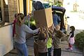Stolz verluden die Kinder der Kita St. Konrad in der Gartenstadt die gesammelten Haushaltsartikel, Spielzeug u.v.m.