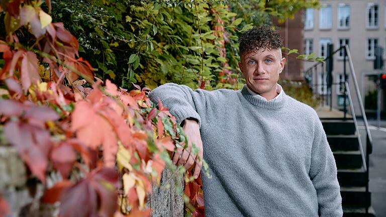 Pascal aus Würzburg kennt man von 'Temptation Island' und 'Dating Naked'. Er stand für beide Format schon vor der Kamera. Pascal aus Würzburg kennt man von 'Temptation Island' und 'Dating Naked'. Er stand für beide Format schon vor der Kamera.