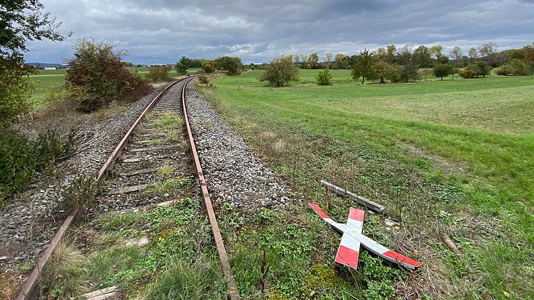 Gibt es eine Zukunft für die Steigerwaldbahn? Die Stadt Schweinfurt will nun erst einmal abwarten, ob sich die Kriterien für die Reaktivierung ändern oder nicht. Gibt es eine Zukunft für die Steigerwaldbahn? Die Stadt Schweinfurt will nun erst einmal abwarten, ob sich die Kriterien für die Reaktivierung ändern oder nicht.