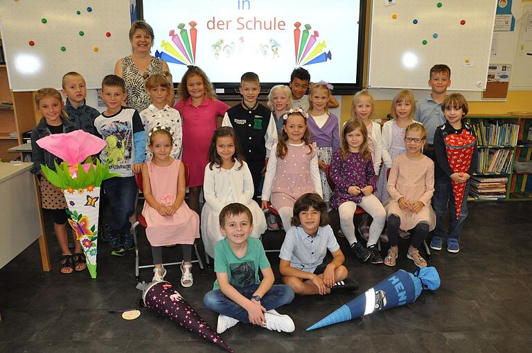 Die Klasse 1b besuchen in Hofheim 20 Kinder, acht Jungen und zwölf Mädchen. Klassenlehrerin ist Inge Hahn. Die Klasse 1b besuchen in Hofheim 20 Kinder, acht Jungen und zwölf Mädchen. Klassenlehrerin ist Inge Hahn.