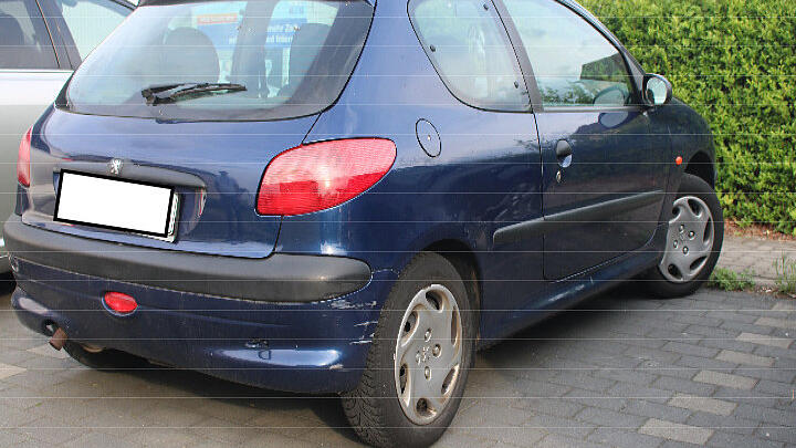 Bei der Fahndung nach Hashem Nassan will die Polizei von Zeugen auch wissen: Wer hat diesen blauen Peugeot am Floßhafen in Aschaffenburg gesehen? Bei der Fahndung nach Hashem Nassan will die Polizei von Zeugen auch wissen: Wer hat diesen blauen Peugeot am Floßhafen in Aschaffenburg gesehen?