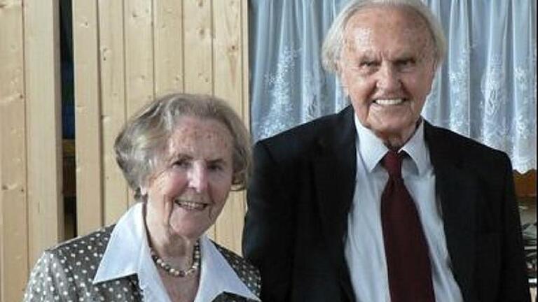 Die gebürtige Mittelsinnerin Maria Hähnlein ist im Alter von 100 Jahren gestorben. Das Bild zeigt sie mit ihrem Bruder Hans August Fischer im Jahr 2011.