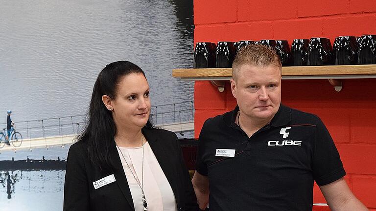 Michael und Stefanie Hippeli eröffneten am Freitag am Lohrer Weinbergweg das Fahrradgeschäft Cube-Store.